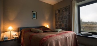 Small Room lake view: Photo 1
